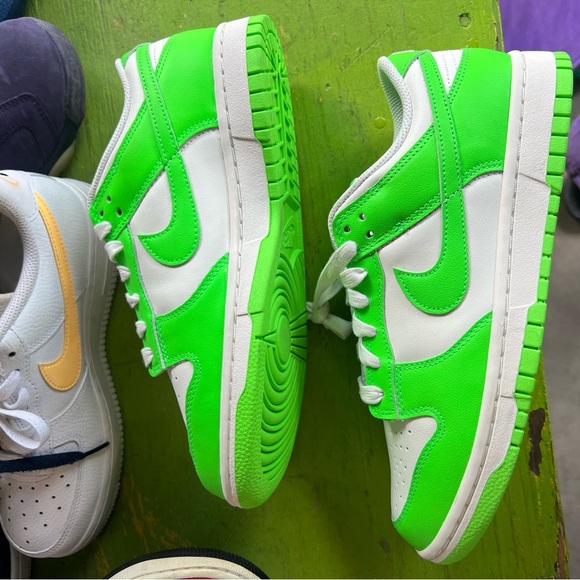 Nike Green and White Athletic Shoes Dunk Low fits men size 8 - Picture 6 of 6